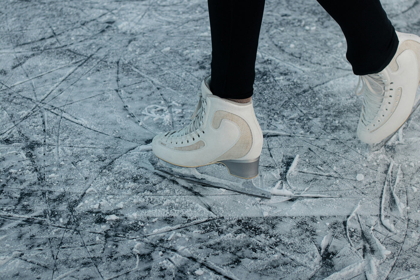 Learn to Ice Skate: The Complete, Beginner-Friendly Guide to Lessons and Progress