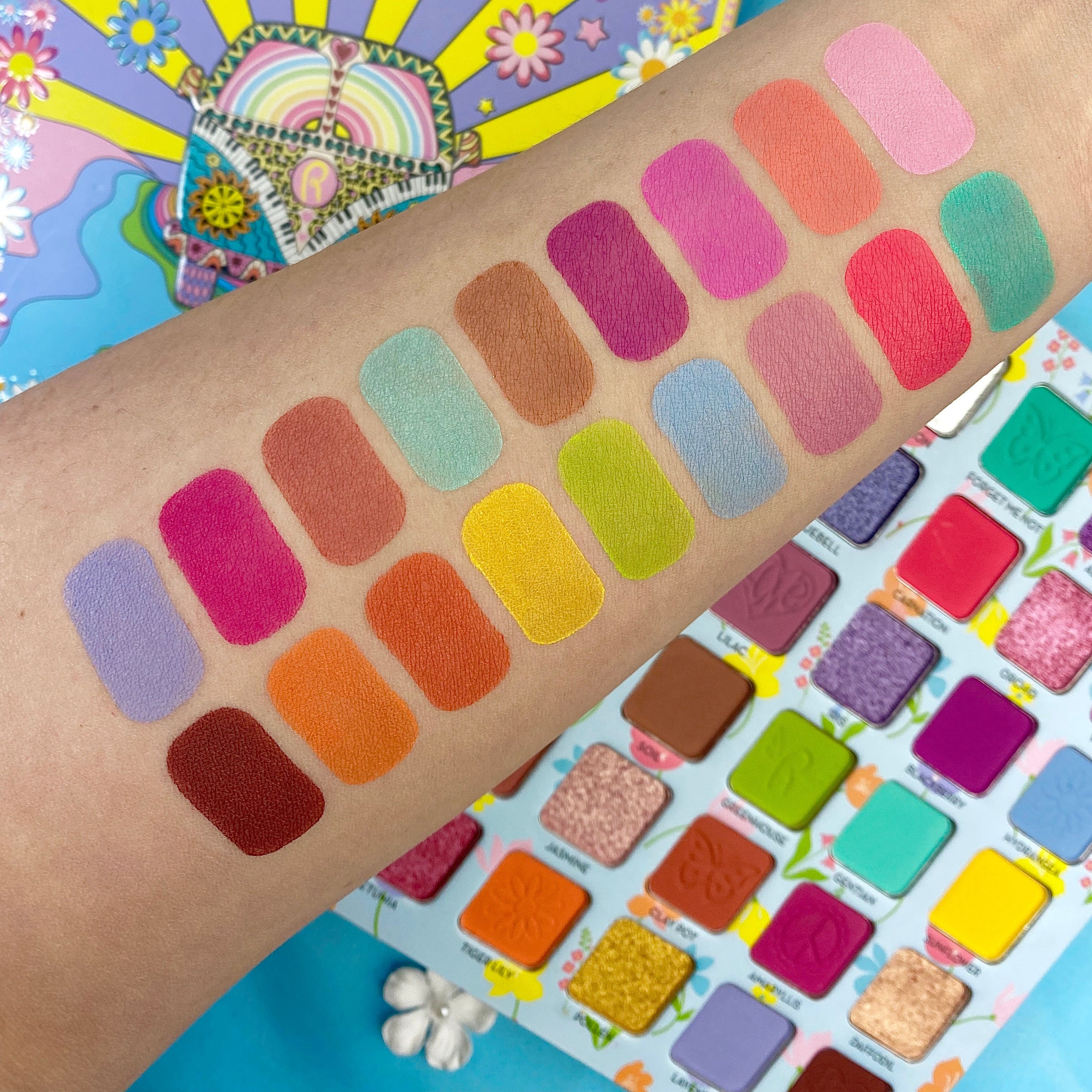 Flower Child 30 Pressed Pigment & Shadows - Freshly Cut